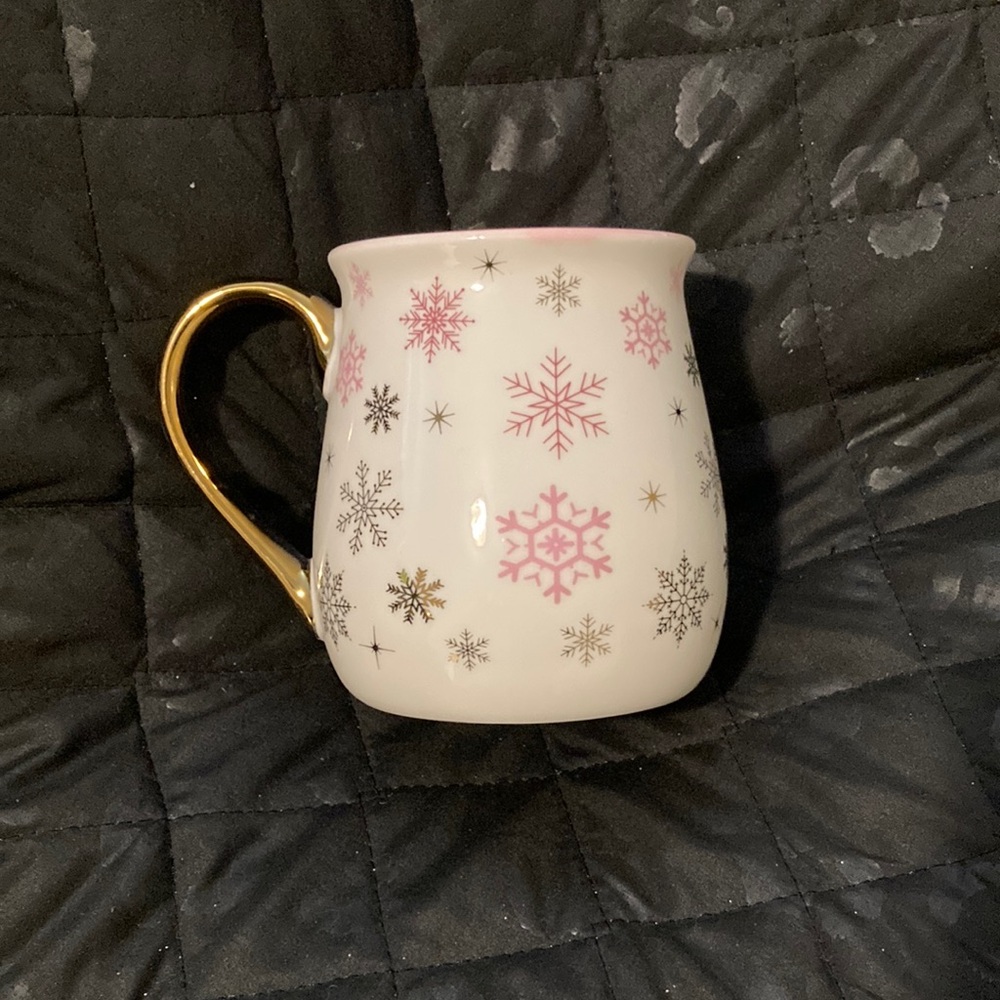 Snowflake Mug with Gold Handle